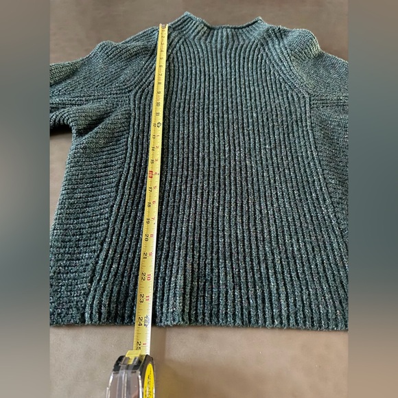 Chico's Dark Green Knit Sweater, Size 0 or small, Long Sleeve, Super Comfy, NWOT - Picture 3 of 6